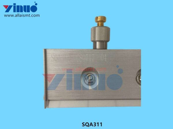 SQA311 DEK 200MM Metal Clamped Squeegee 60 Degree 6mm Overhang