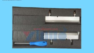 SQA311 DEK 200MM Metal Clamped Squeegee 60 Degree 6mm Overhang