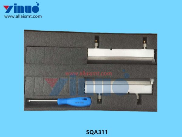 SQA311 DEK 200MM Metal Clamped Squeegee 60 Degree 6mm Overhang