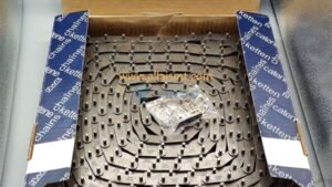 47047507 48820112 40 Stations Straight back Carrier Clips Qty 148